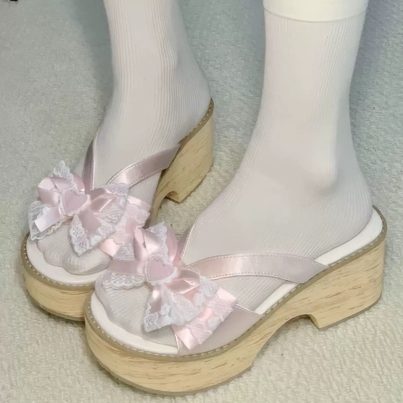 Women'S Shoes Quality - Tatlı Fiyonklu Ahşap Desenli Kalın Tabanlı